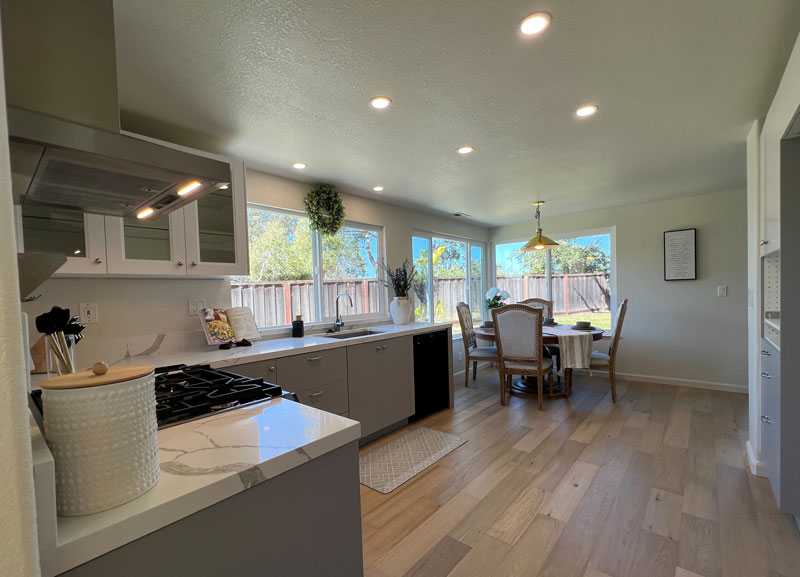 3245 Estrella del Mar Way Dining