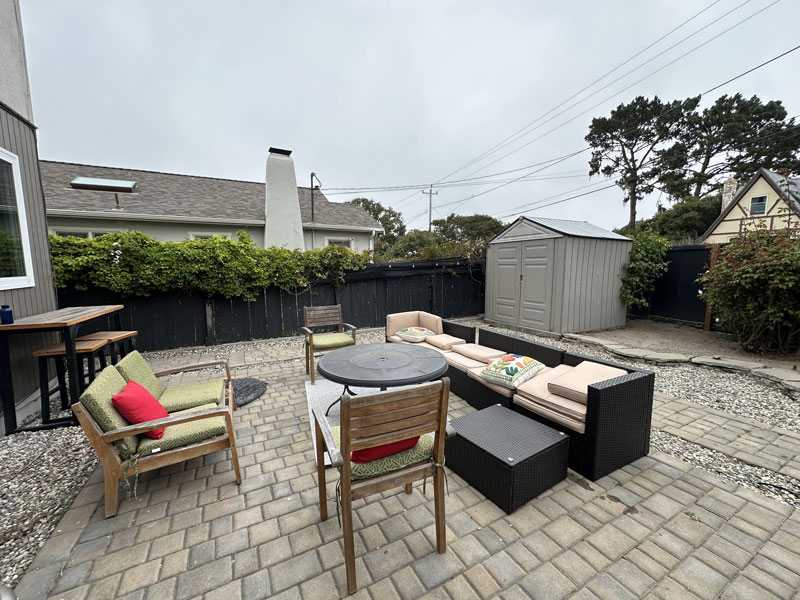 700 Rosemont Avenue Backyard